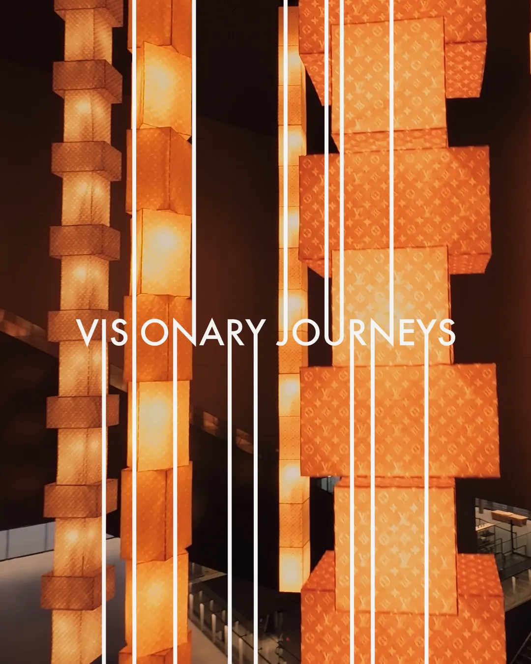 Louis Vuitton Visionary Journeys - boîtes orange au motif monogramme