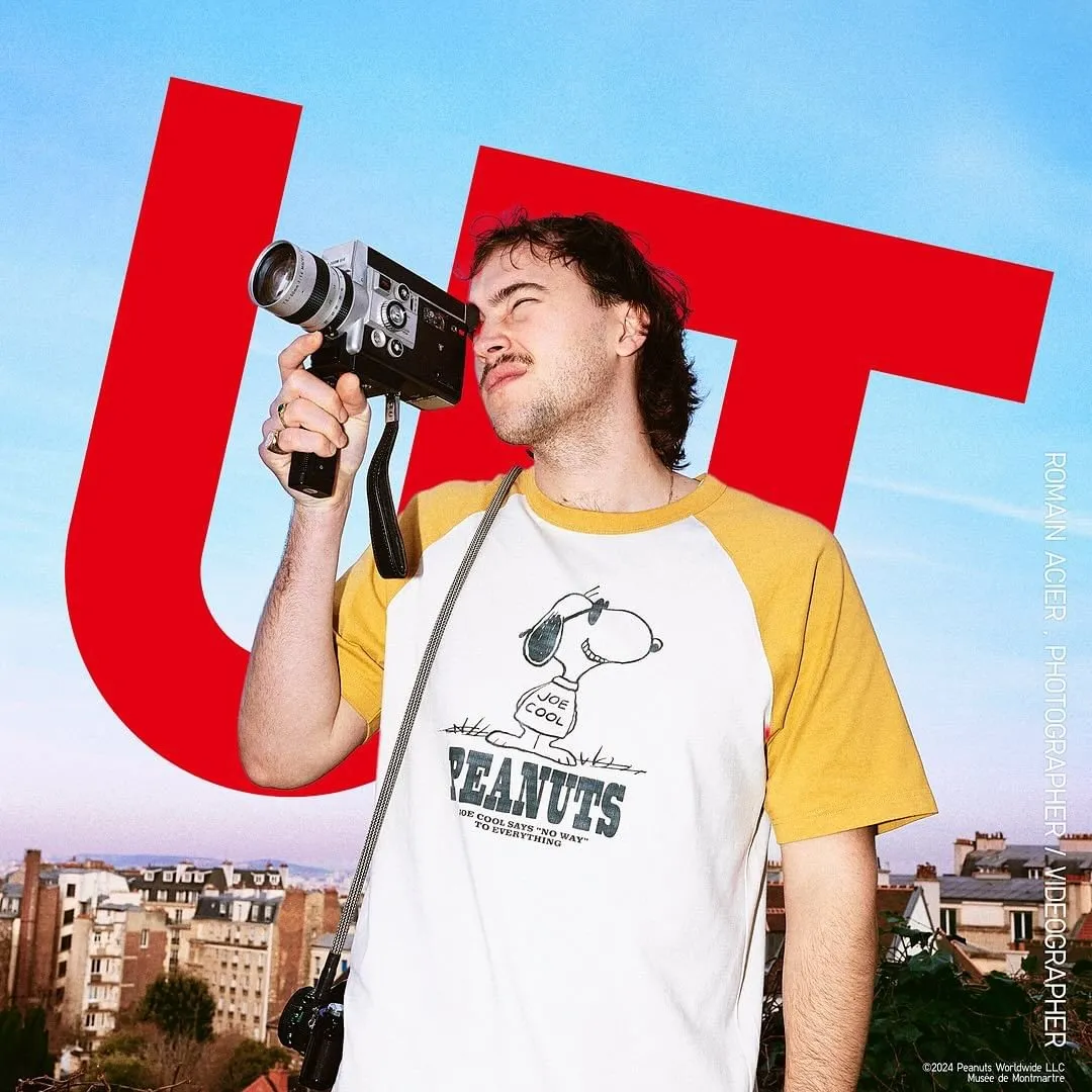 Collection Uniqlo UT Peanuts - homme avec un appareil photo vintage